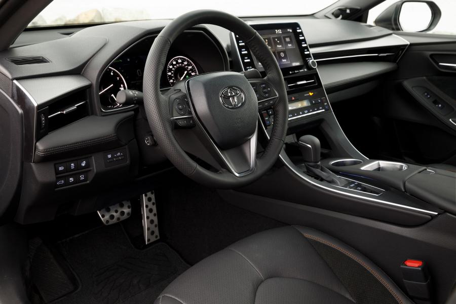 Интерьер Toyota Avalon Touring 2018 года  (фото 31 из 41)
